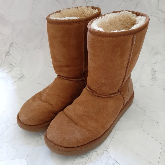 UGG Shoes - UGG Classic Short II Boot - Chestnut